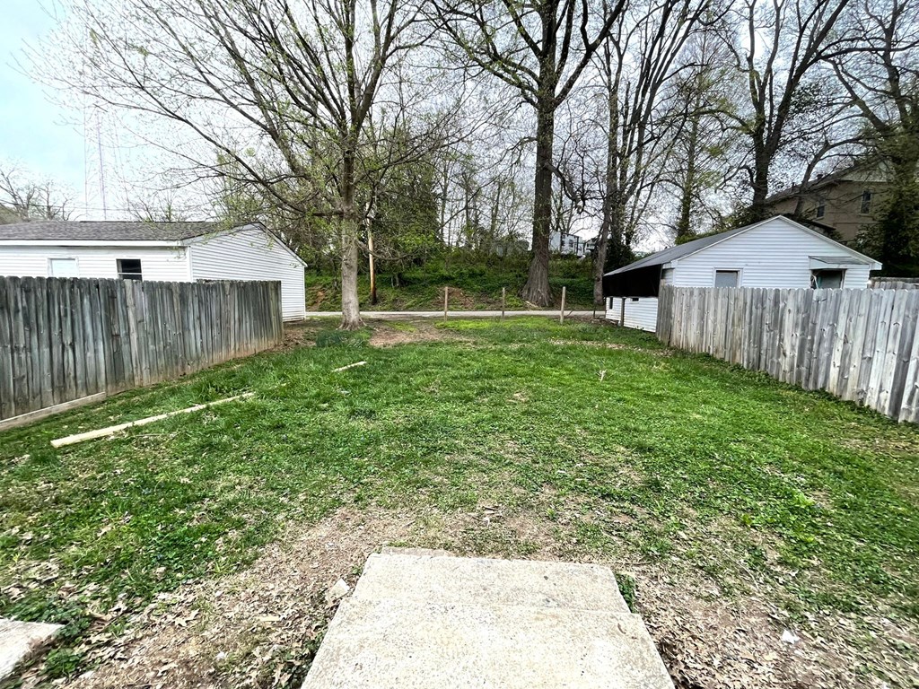 1713 E 17th street, Owensboro, Kentucky 42303, 2 Bedrooms Bedrooms, ,1 BathroomBathrooms,Single Family Residence,For Sale,17th street,84019