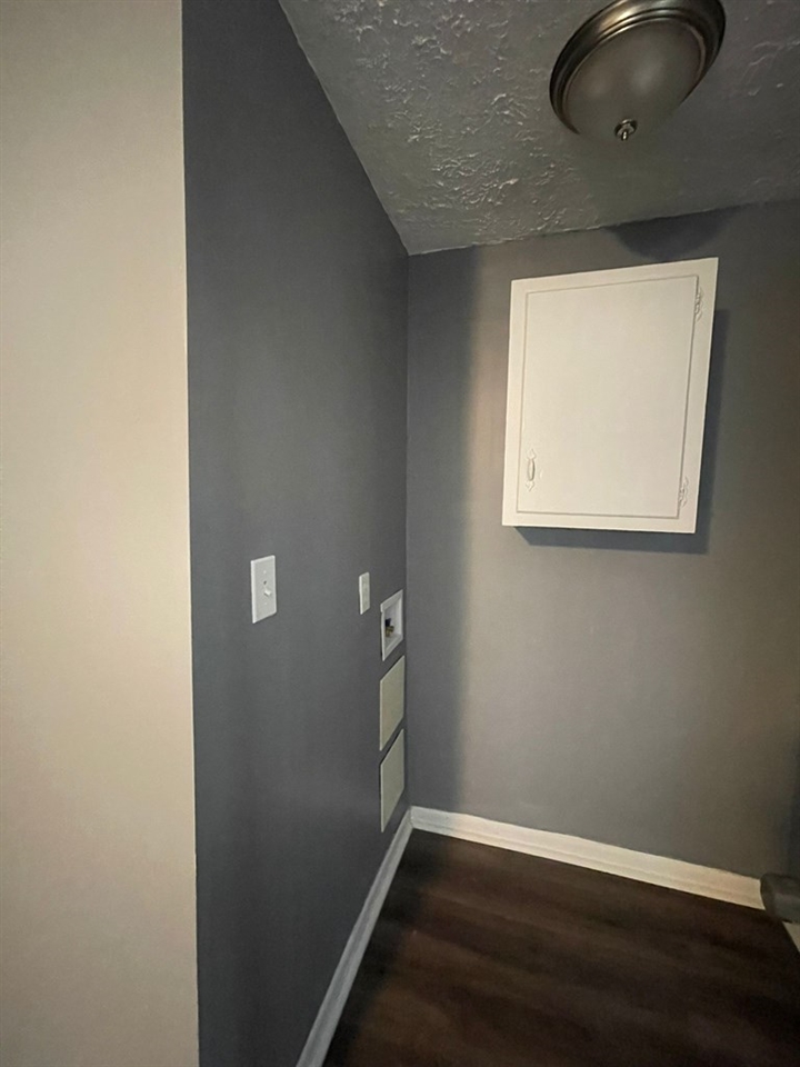 1713 E 17th street, Owensboro, Kentucky 42303, 2 Bedrooms Bedrooms, ,1 BathroomBathrooms,Single Family Residence,For Sale,17th street,84019