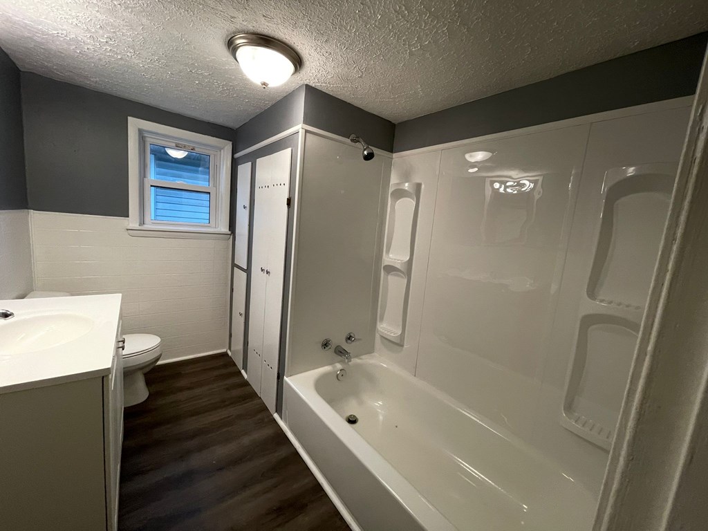 1713 E 17th street, Owensboro, Kentucky 42303, 2 Bedrooms Bedrooms, ,1 BathroomBathrooms,Single Family Residence,For Sale,17th street,84019