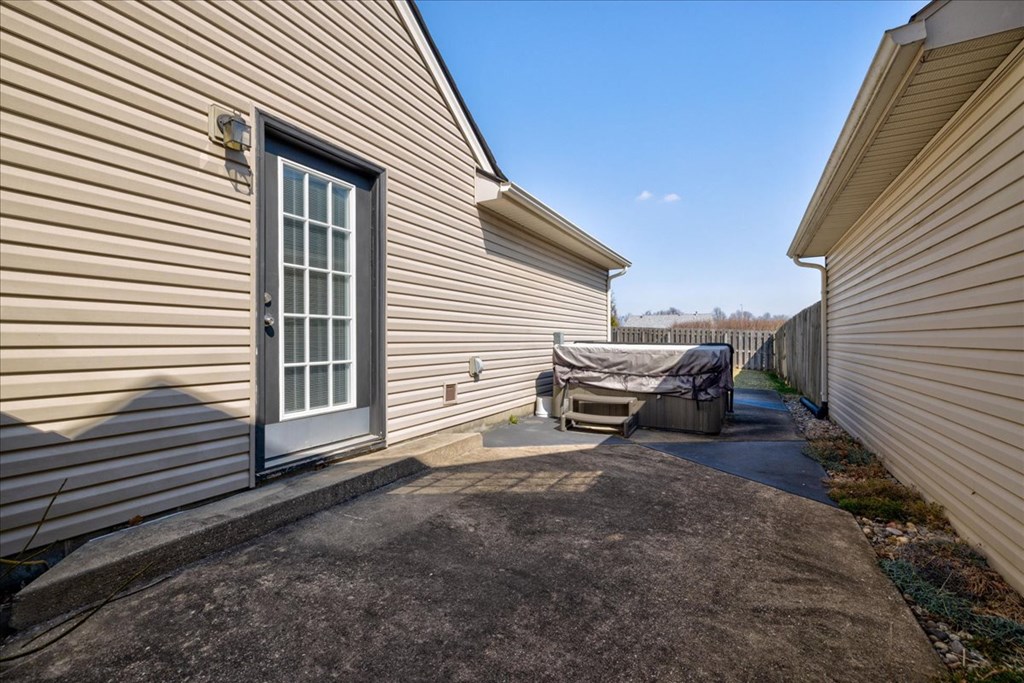 3121 Village Gate Cove, Owensboro, Kentucky 42303, 2 Bedrooms Bedrooms, ,2 BathroomsBathrooms,Single Family Residence,For Sale,Village Gate Cove,84137