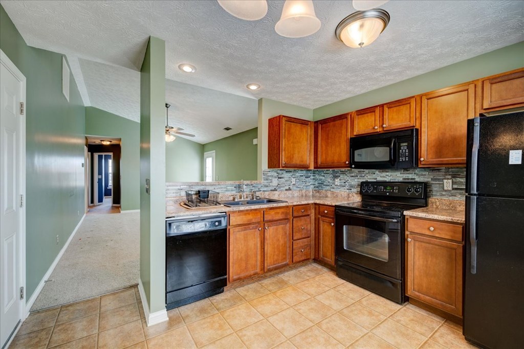 3121 Village Gate Cove, Owensboro, Kentucky 42303, 2 Bedrooms Bedrooms, ,2 BathroomsBathrooms,Single Family Residence,For Sale,Village Gate Cove,84137