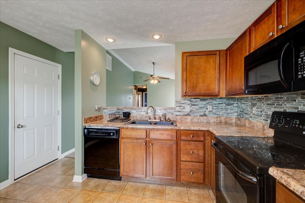 3121 Village Gate Cove, Owensboro, Kentucky 42303, 2 Bedrooms Bedrooms, ,2 BathroomsBathrooms,Single Family Residence,For Sale,Village Gate Cove,84137