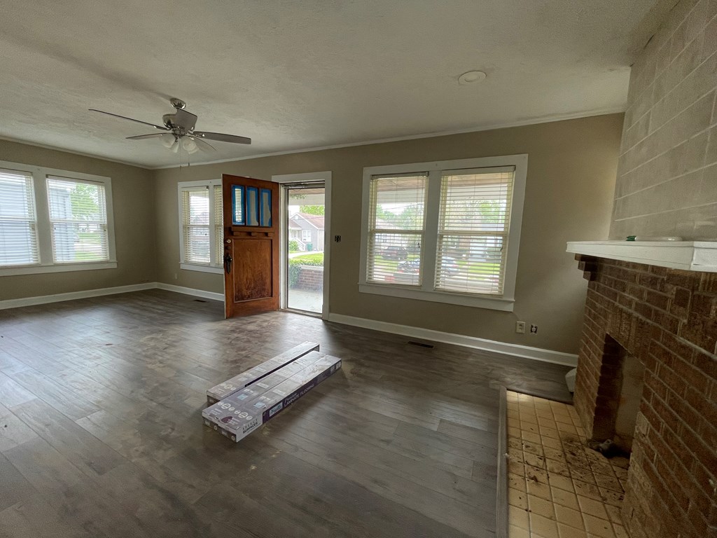 315 East 21st St, Owensboro, Kentucky 42303, 3 Bedrooms Bedrooms, ,1 BathroomBathrooms,Single Family Residence,For Sale,East 21st St,84244