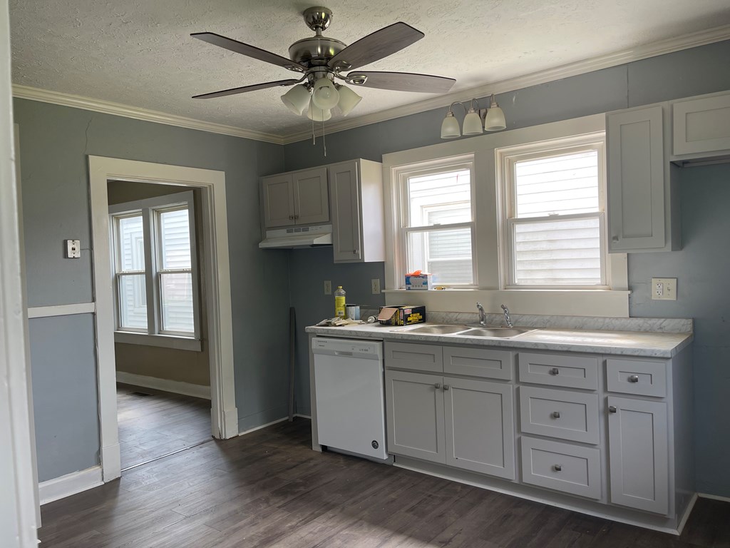 315 East 21st St, Owensboro, Kentucky 42303, 3 Bedrooms Bedrooms, ,1 BathroomBathrooms,Single Family Residence,For Sale,East 21st St,84244