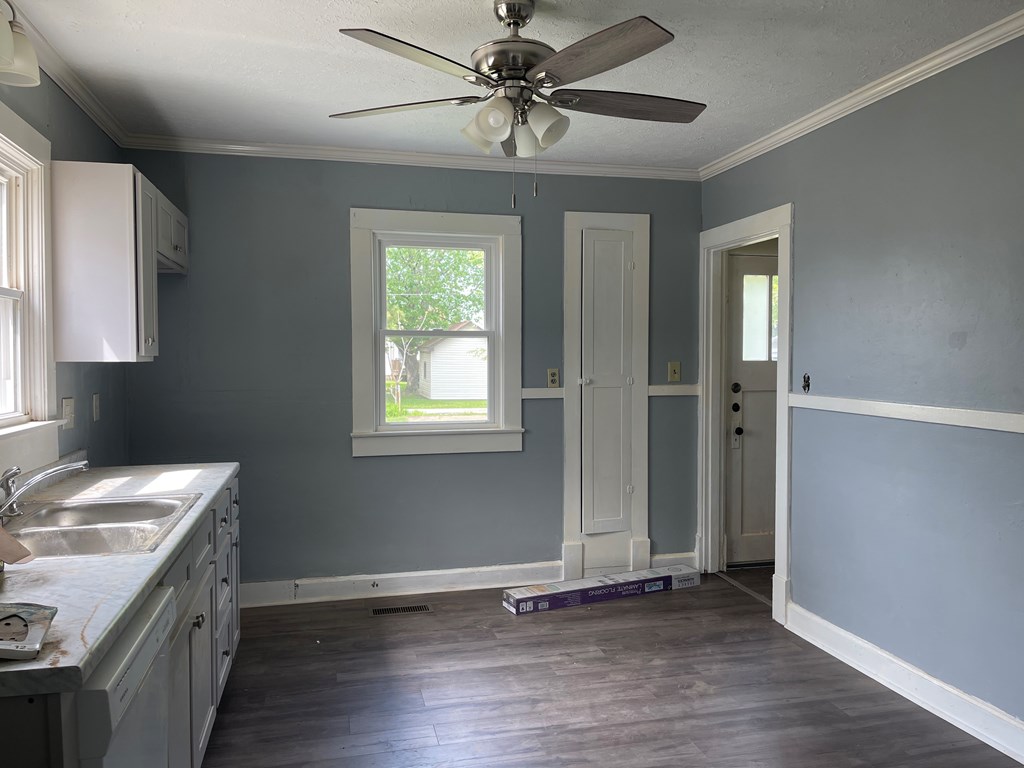 315 East 21st St, Owensboro, Kentucky 42303, 3 Bedrooms Bedrooms, ,1 BathroomBathrooms,Single Family Residence,For Sale,East 21st St,84244