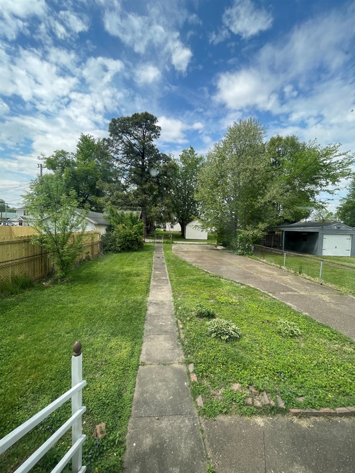 315 East 21st St, Owensboro, Kentucky 42303, 3 Bedrooms Bedrooms, ,1 BathroomBathrooms,Single Family Residence,For Sale,East 21st St,84244