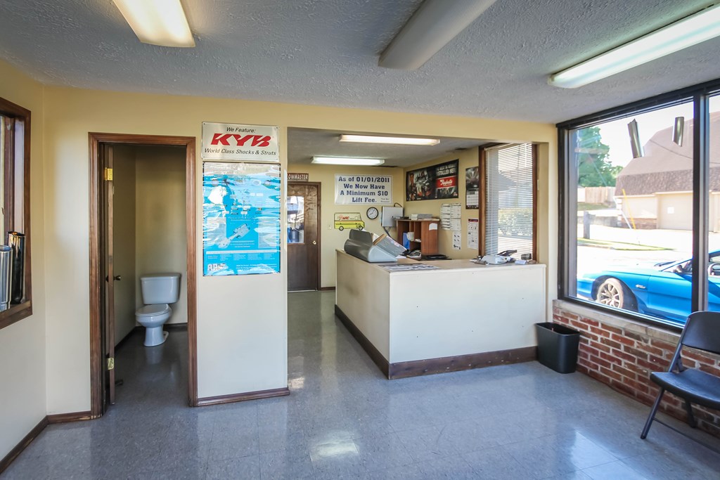 1111 Frederica St, Owensboro, Kentucky 42301, ,Business,For Sale,Frederica St,84774