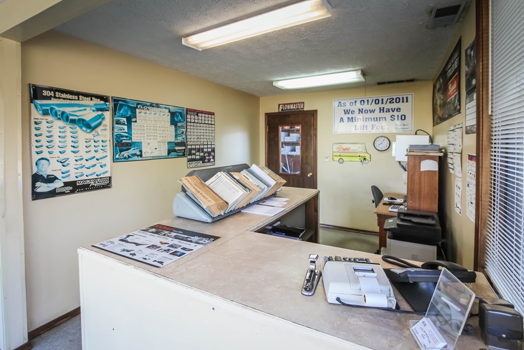 1111 Frederica St, Owensboro, Kentucky 42301, ,Business,For Sale,Frederica St,84774