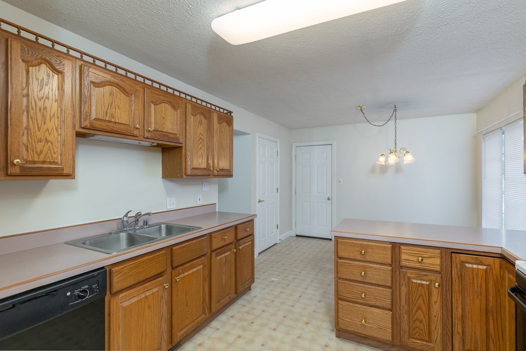 4520 Remington Way, Owensboro, Kentucky 42301, 4 Bedrooms Bedrooms, ,2 BathroomsBathrooms,Single Family Residence,For Sale,Remington Way,85023