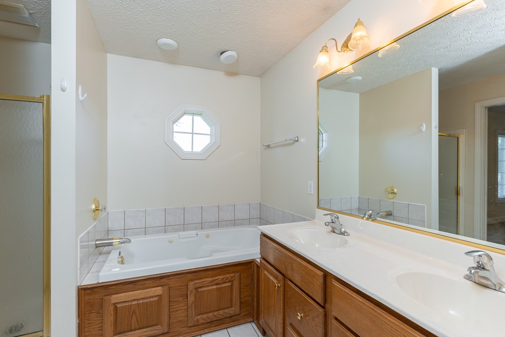 4520 Remington Way, Owensboro, Kentucky 42301, 4 Bedrooms Bedrooms, ,2 BathroomsBathrooms,Single Family Residence,For Sale,Remington Way,85023