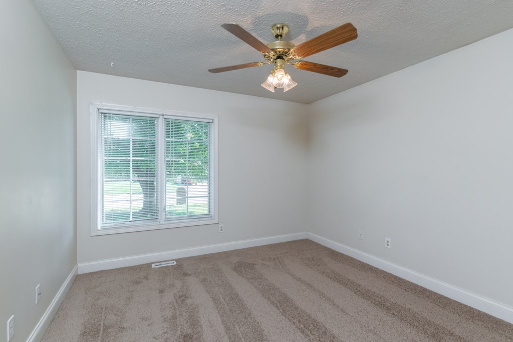 4520 Remington Way, Owensboro, Kentucky 42301, 4 Bedrooms Bedrooms, ,2 BathroomsBathrooms,Single Family Residence,For Sale,Remington Way,85023