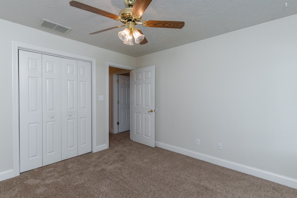 4520 Remington Way, Owensboro, Kentucky 42301, 4 Bedrooms Bedrooms, ,2 BathroomsBathrooms,Single Family Residence,For Sale,Remington Way,85023