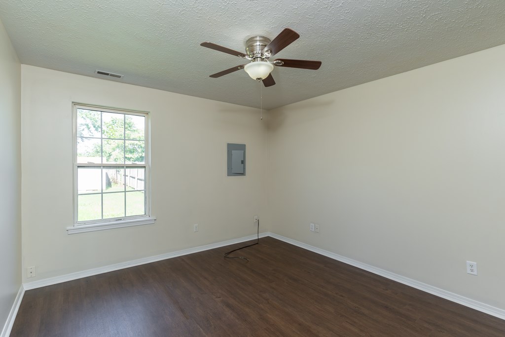 4486 Strickland Drive, Owensboro, Kentucky 42301, 2 Bedrooms Bedrooms, ,2 BathroomsBathrooms,Single Family Residence,For Sale,Strickland Drive,85031