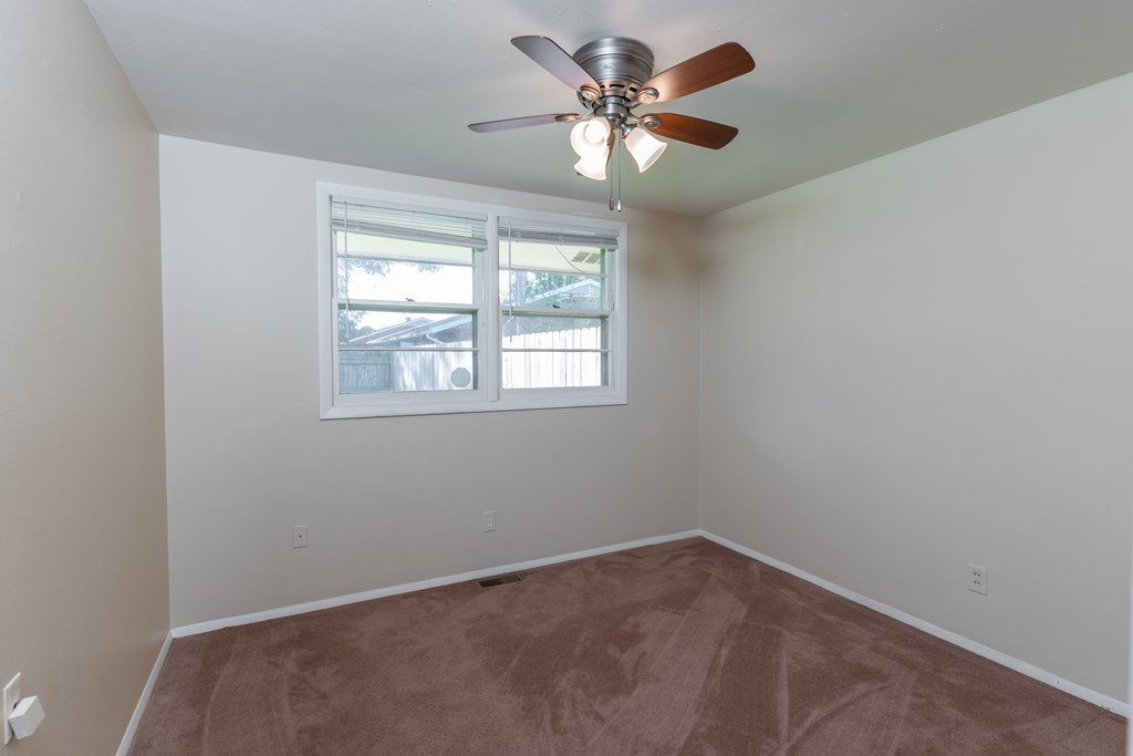 1946 Scherm Road, Owensboro, Kentucky 42301, 3 Bedrooms Bedrooms, ,1 BathroomBathrooms,Single Family Residence,For Sale,Scherm Road,85049