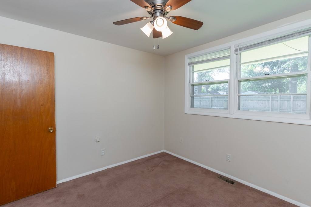 1946 Scherm Road, Owensboro, Kentucky 42301, 3 Bedrooms Bedrooms, ,1 BathroomBathrooms,Single Family Residence,For Sale,Scherm Road,85049