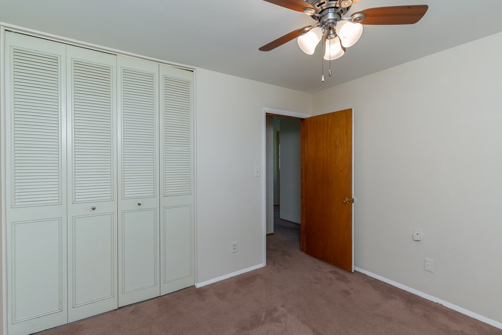 1946 Scherm Road, Owensboro, Kentucky 42301, 3 Bedrooms Bedrooms, ,1 BathroomBathrooms,Single Family Residence,For Sale,Scherm Road,85049