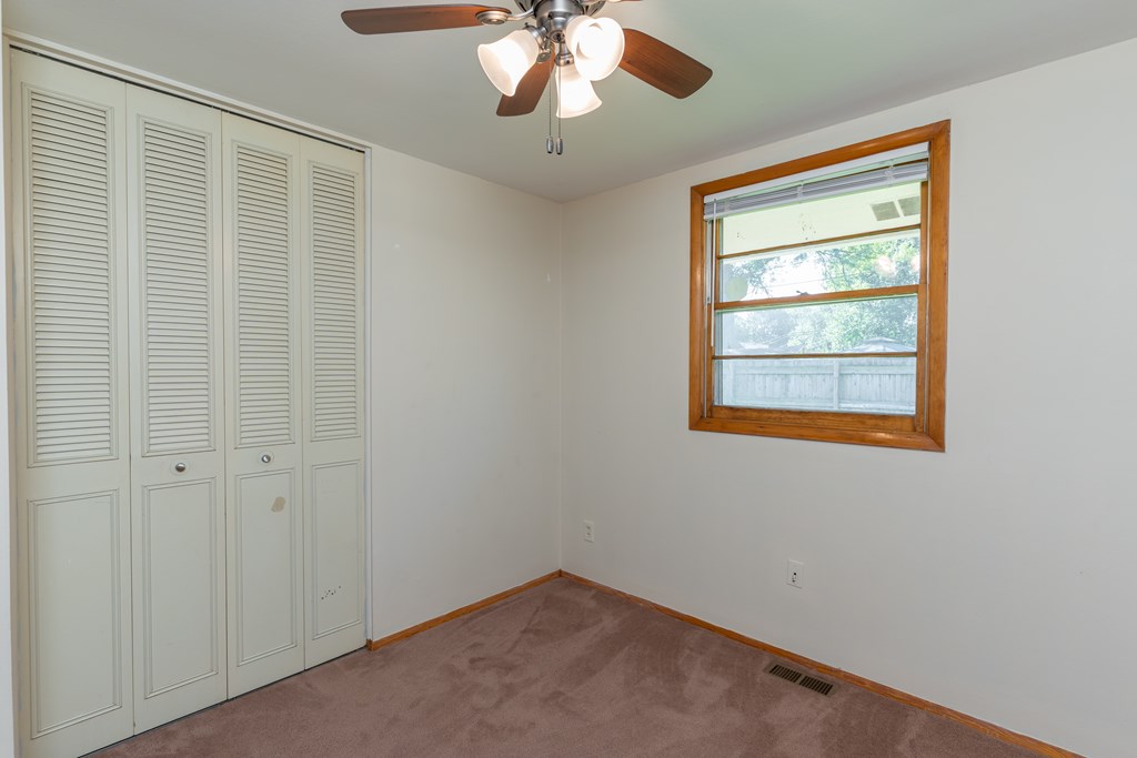 1946 Scherm Road, Owensboro, Kentucky 42301, 3 Bedrooms Bedrooms, ,1 BathroomBathrooms,Single Family Residence,For Sale,Scherm Road,85049