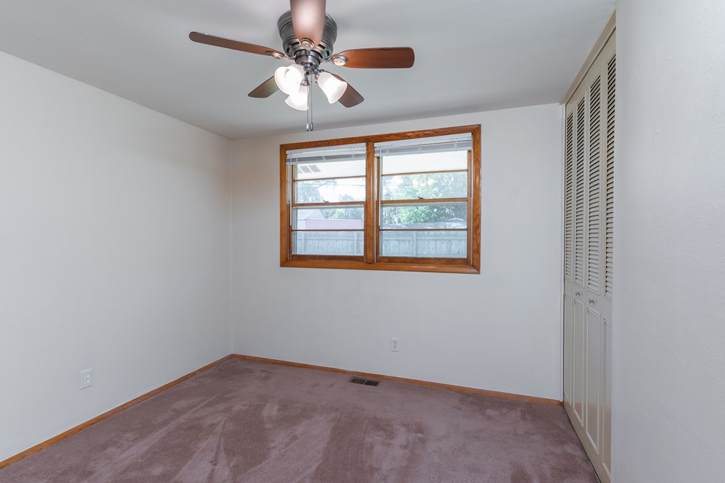 1946 Scherm Road, Owensboro, Kentucky 42301, 3 Bedrooms Bedrooms, ,1 BathroomBathrooms,Single Family Residence,For Sale,Scherm Road,85049