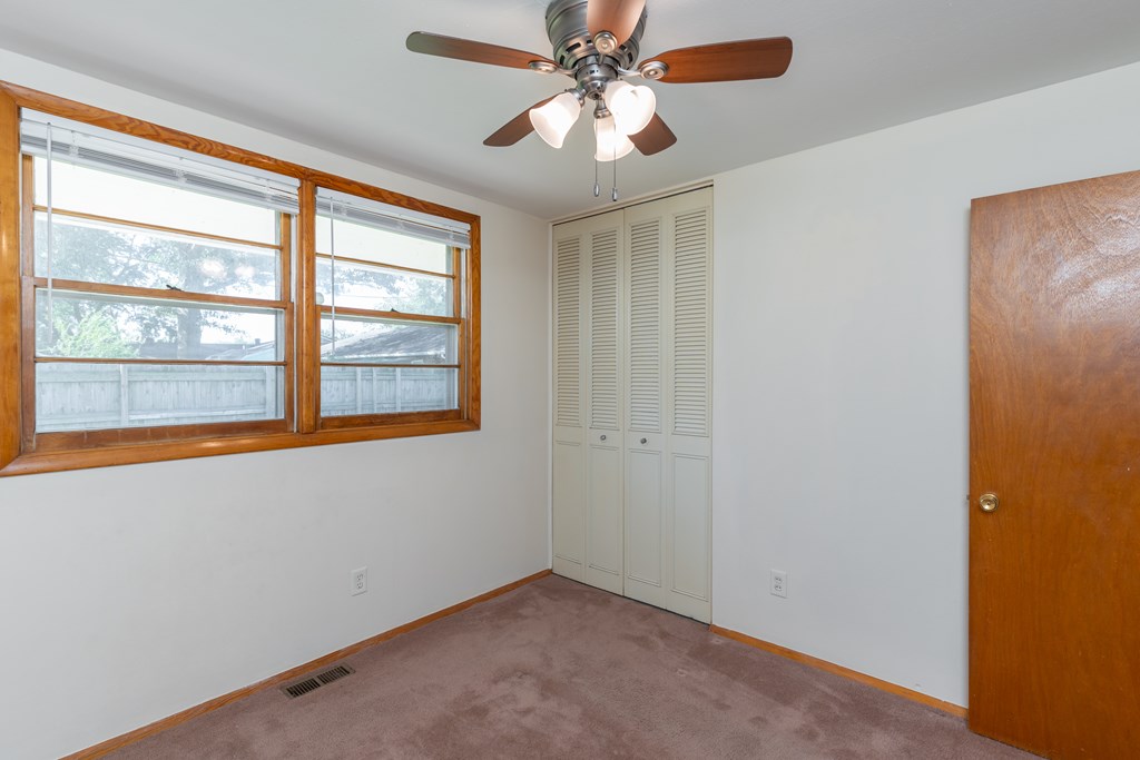 1946 Scherm Road, Owensboro, Kentucky 42301, 3 Bedrooms Bedrooms, ,1 BathroomBathrooms,Single Family Residence,For Sale,Scherm Road,85049
