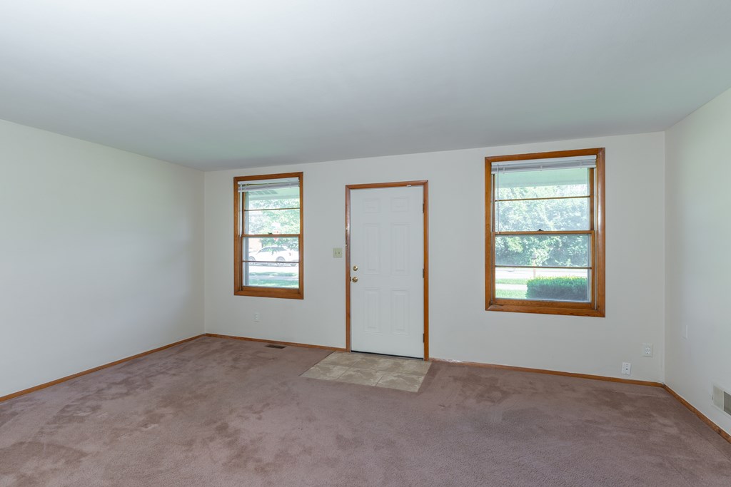 1946 Scherm Road, Owensboro, Kentucky 42301, 3 Bedrooms Bedrooms, ,1 BathroomBathrooms,Single Family Residence,For Sale,Scherm Road,85049