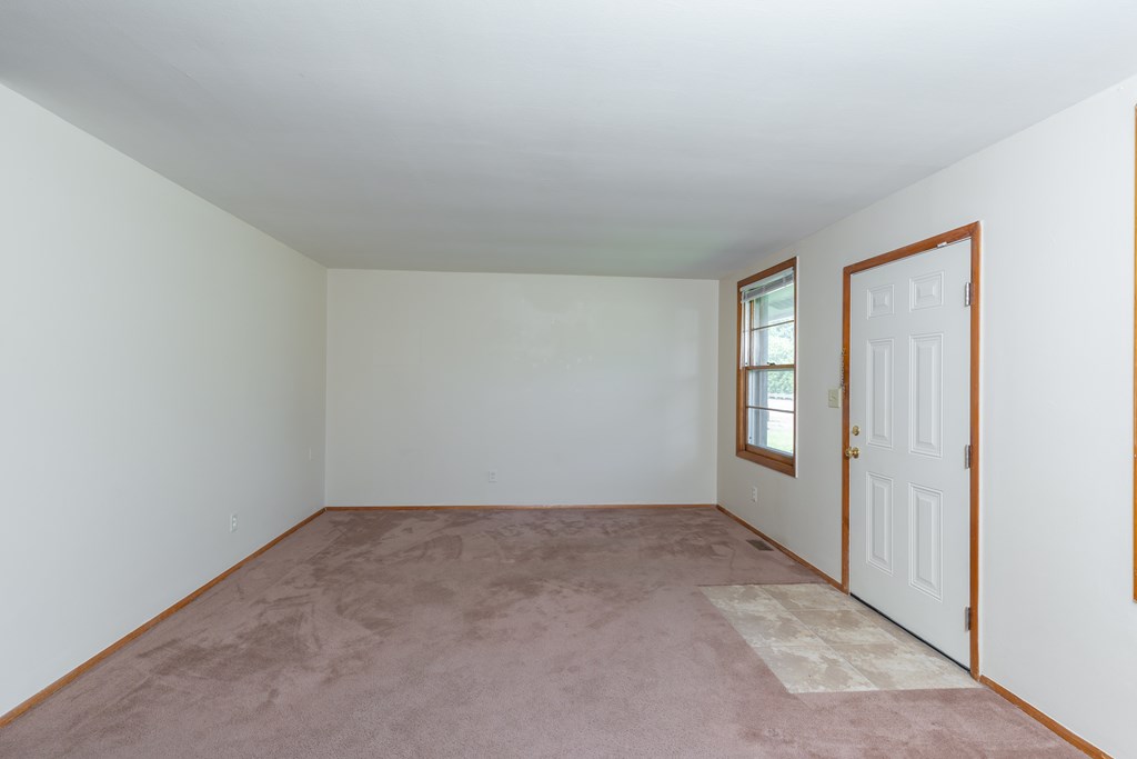 1946 Scherm Road, Owensboro, Kentucky 42301, 3 Bedrooms Bedrooms, ,1 BathroomBathrooms,Single Family Residence,For Sale,Scherm Road,85049