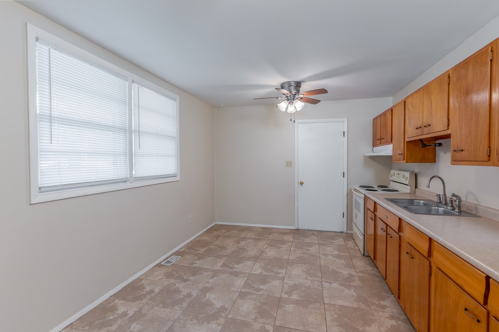1946 Scherm Road, Owensboro, Kentucky 42301, 3 Bedrooms Bedrooms, ,1 BathroomBathrooms,Single Family Residence,For Sale,Scherm Road,85049