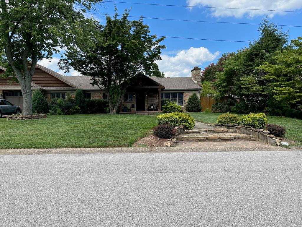 517 Maple Avenue, Owensboro, Kentucky 42301, 4 Bedrooms Bedrooms, ,3 BathroomsBathrooms,Single Family Residence,For Sale,Maple Avenue,85130