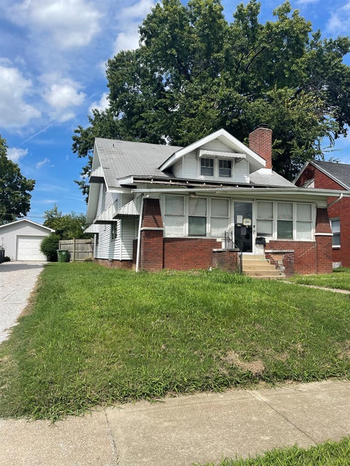111 E. 19th St, Owensboro, Kentucky 42301, 3 Bedrooms Bedrooms, ,1 BathroomBathrooms,Single Family Residence,For Sale,E. 19th St,85265