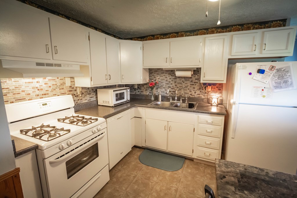 1734 Mt. Vernon Dr., Owensboro, Kentucky 42303, 3 Bedrooms Bedrooms, ,1 BathroomBathrooms,Single Family Residence,For Sale,Mt. Vernon Dr.,85313