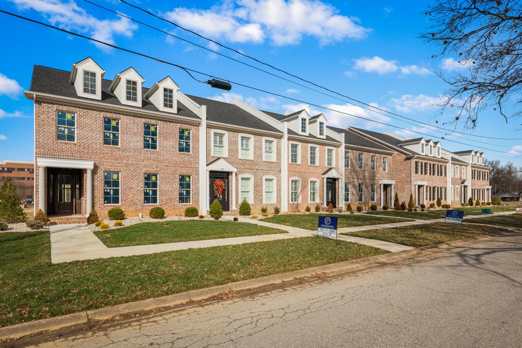 1047 Hill Ave, Owensboro, Kentucky 42301, 3 Bedrooms Bedrooms, ,2 BathroomsBathrooms,Condominium,For Sale,Hill Ave,85318