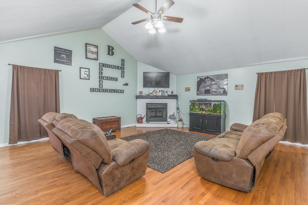 313 North Indian Hill Rd, Hawesville, Kentucky 42348, 4 Bedrooms Bedrooms, ,2 BathroomsBathrooms,Single Family Residence,For Sale,North Indian Hill Rd,85547