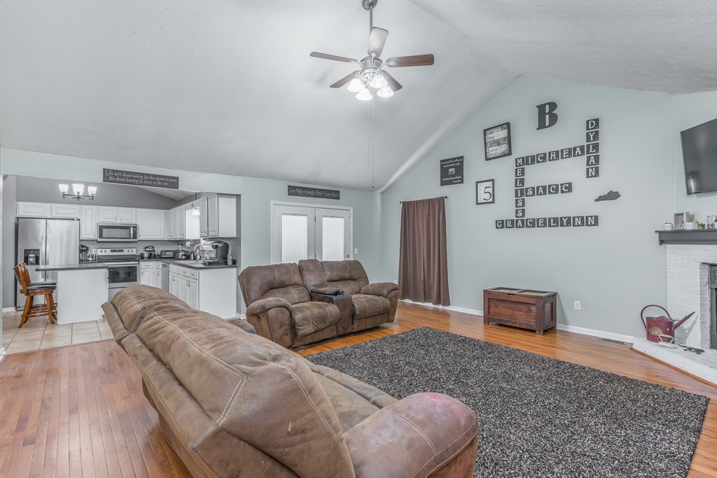 313 North Indian Hill Rd, Hawesville, Kentucky 42348, 4 Bedrooms Bedrooms, ,2 BathroomsBathrooms,Single Family Residence,For Sale,North Indian Hill Rd,85547