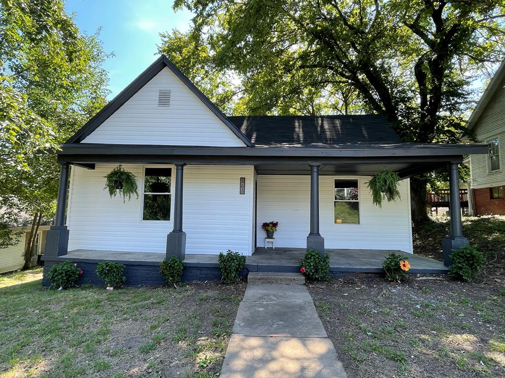 202 Harmon St, Providence, Kentucky 42450, 2 Bedrooms Bedrooms, ,1 BathroomBathrooms,Single Family Residence,For Sale,Harmon St,85574