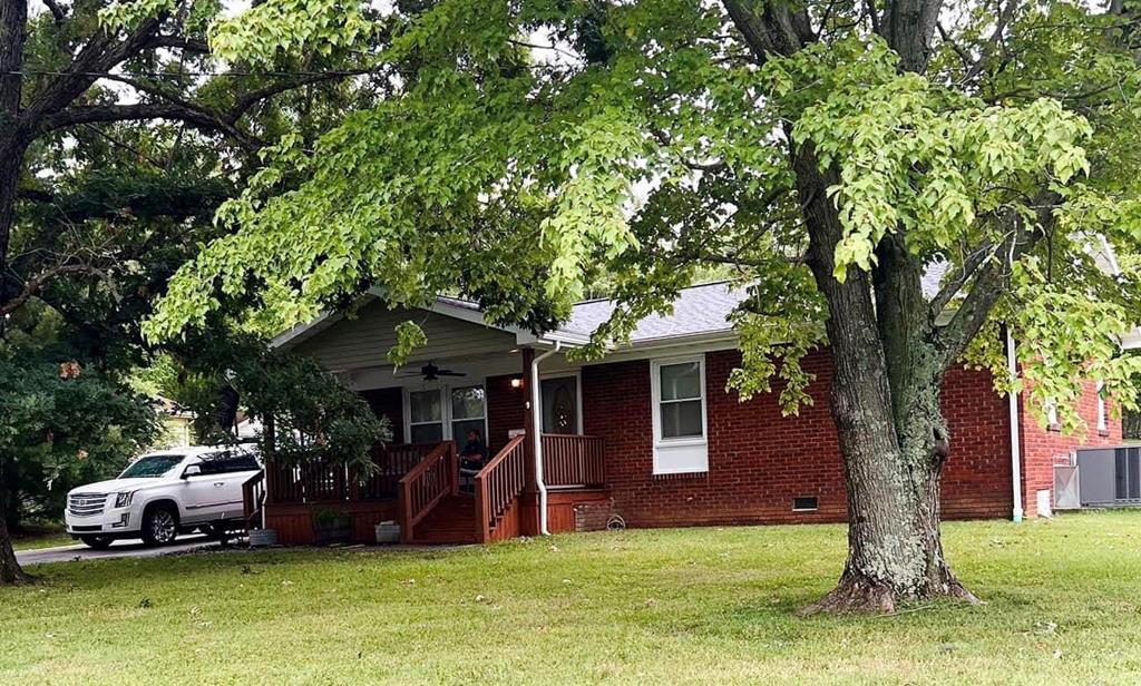 212 Sunset Park, Greenville, Kentucky 42345, 3 Bedrooms Bedrooms, ,2 BathroomsBathrooms,Single Family Residence,For Sale,Sunset Park,85798