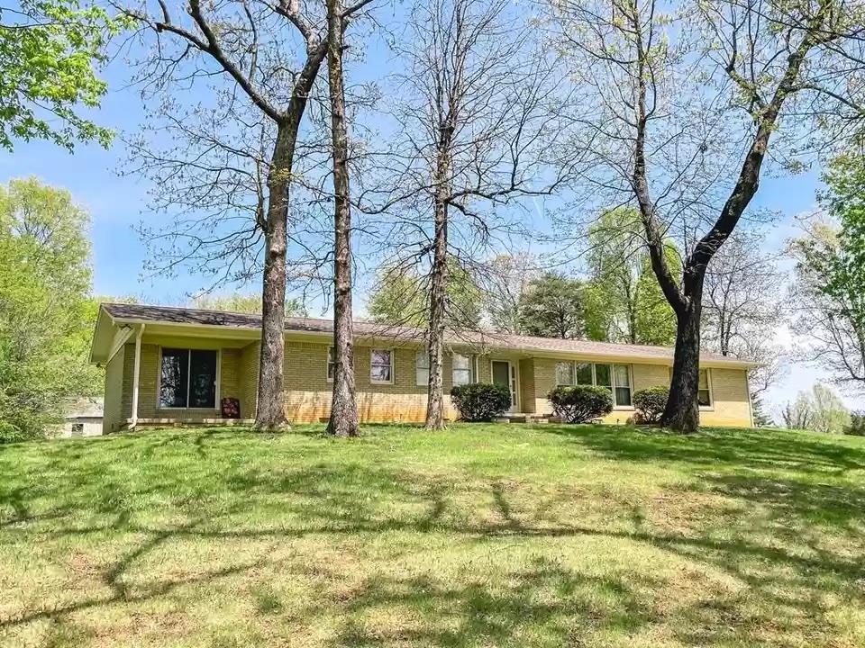 70 Hickory Dr, Madisonville, Kentucky 42431, 3 Bedrooms Bedrooms, ,2 BathroomsBathrooms,Single Family Residence,For Sale,Hickory Dr,85871