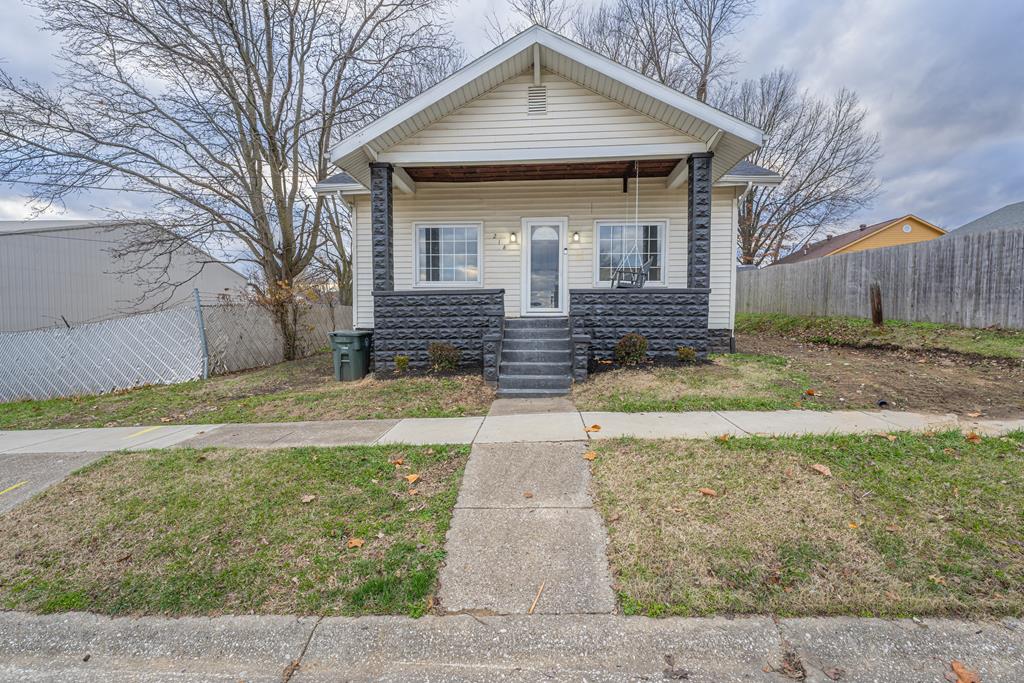 218 Poplar St, Owensboro, Kentucky 42301, 4 Bedrooms Bedrooms, ,2 BathroomsBathrooms,Single Family Residence,For Sale,Poplar St,86019
