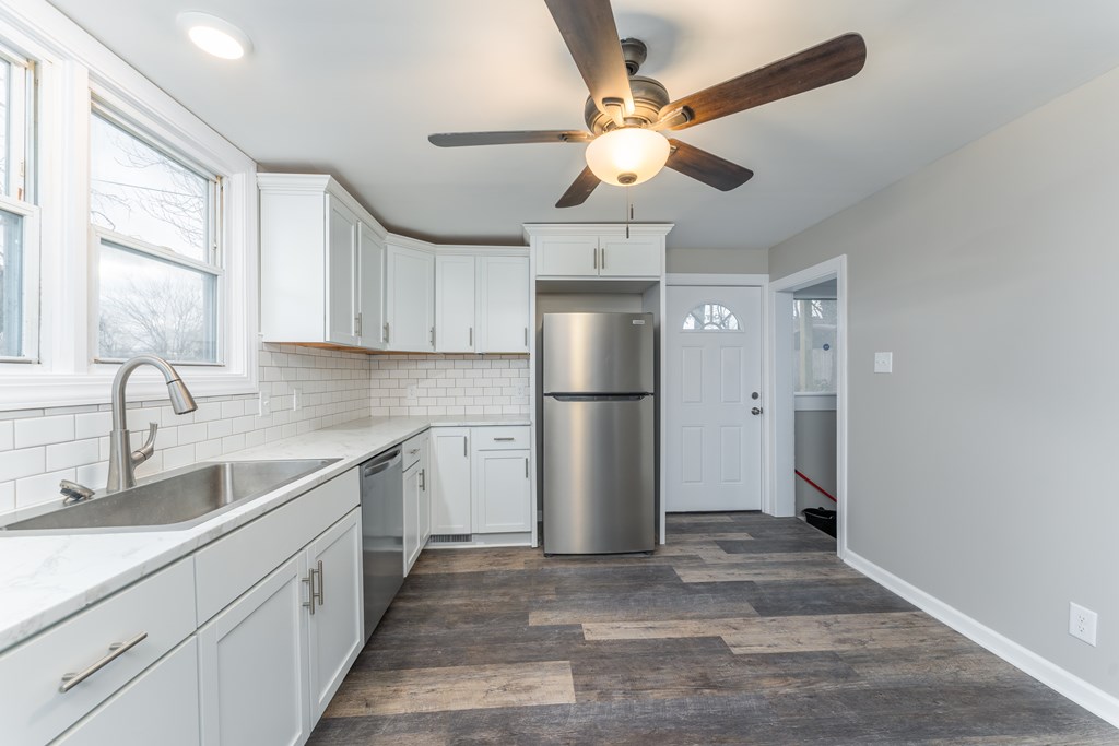 218 Poplar St, Owensboro, Kentucky 42301, 4 Bedrooms Bedrooms, ,2 BathroomsBathrooms,Single Family Residence,For Sale,Poplar St,86019