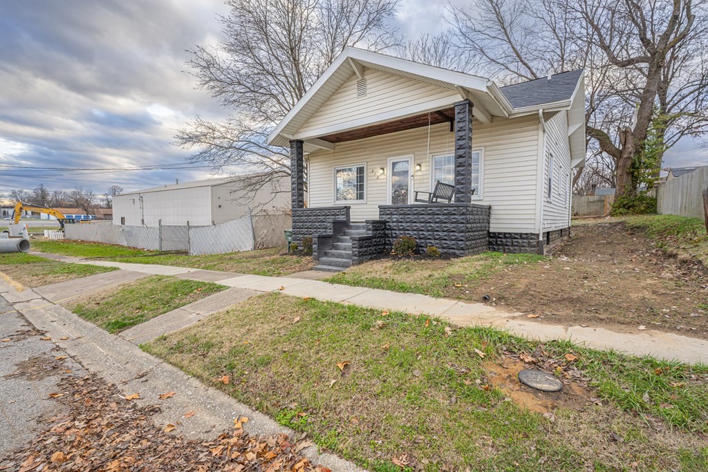 218 Poplar St, Owensboro, Kentucky 42301, 4 Bedrooms Bedrooms, ,2 BathroomsBathrooms,Single Family Residence,For Sale,Poplar St,86019
