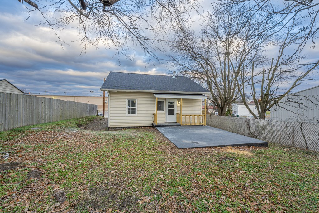 218 Poplar St, Owensboro, Kentucky 42301, 4 Bedrooms Bedrooms, ,2 BathroomsBathrooms,Single Family Residence,For Sale,Poplar St,86019