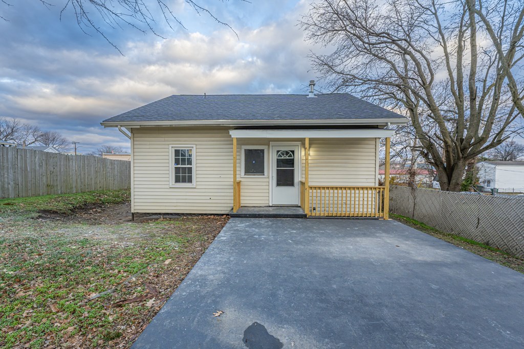 218 Poplar St, Owensboro, Kentucky 42301, 4 Bedrooms Bedrooms, ,2 BathroomsBathrooms,Single Family Residence,For Sale,Poplar St,86019