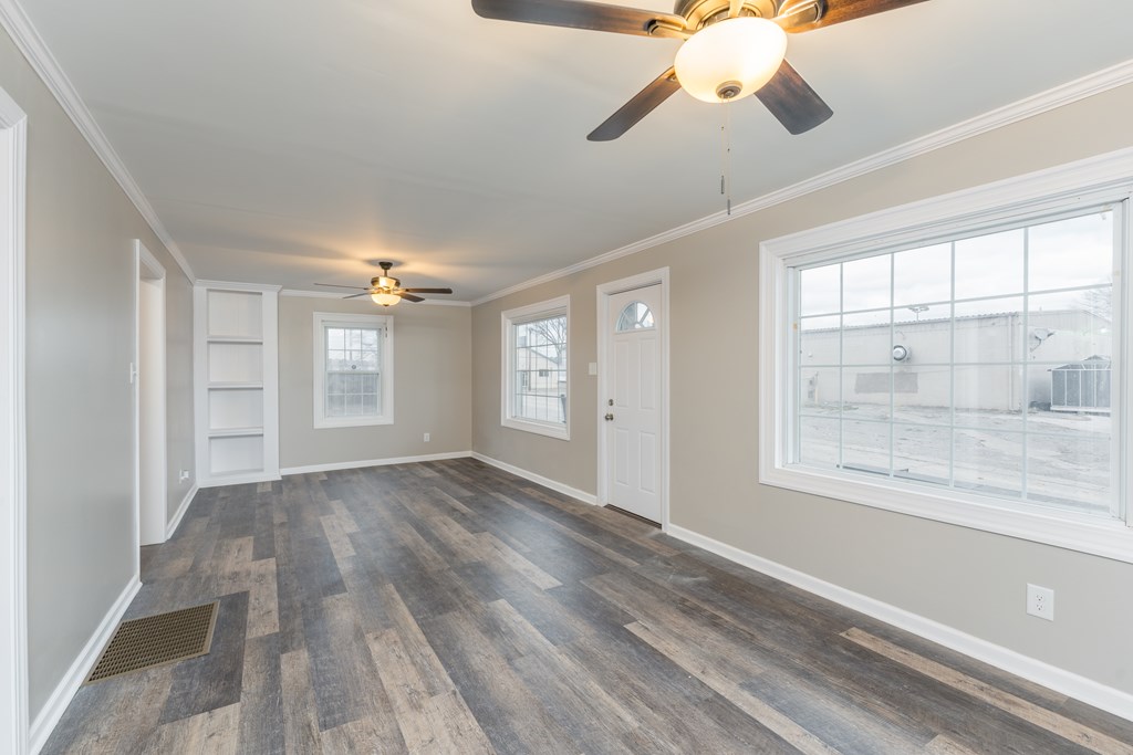 218 Poplar St, Owensboro, Kentucky 42301, 4 Bedrooms Bedrooms, ,2 BathroomsBathrooms,Single Family Residence,For Sale,Poplar St,86019