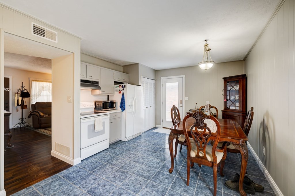1327 Gardendale, Owensboro, Kentucky 42301, 3 Bedrooms Bedrooms, ,1 BathroomBathrooms,Single Family Residence,For Sale,Gardendale,86035