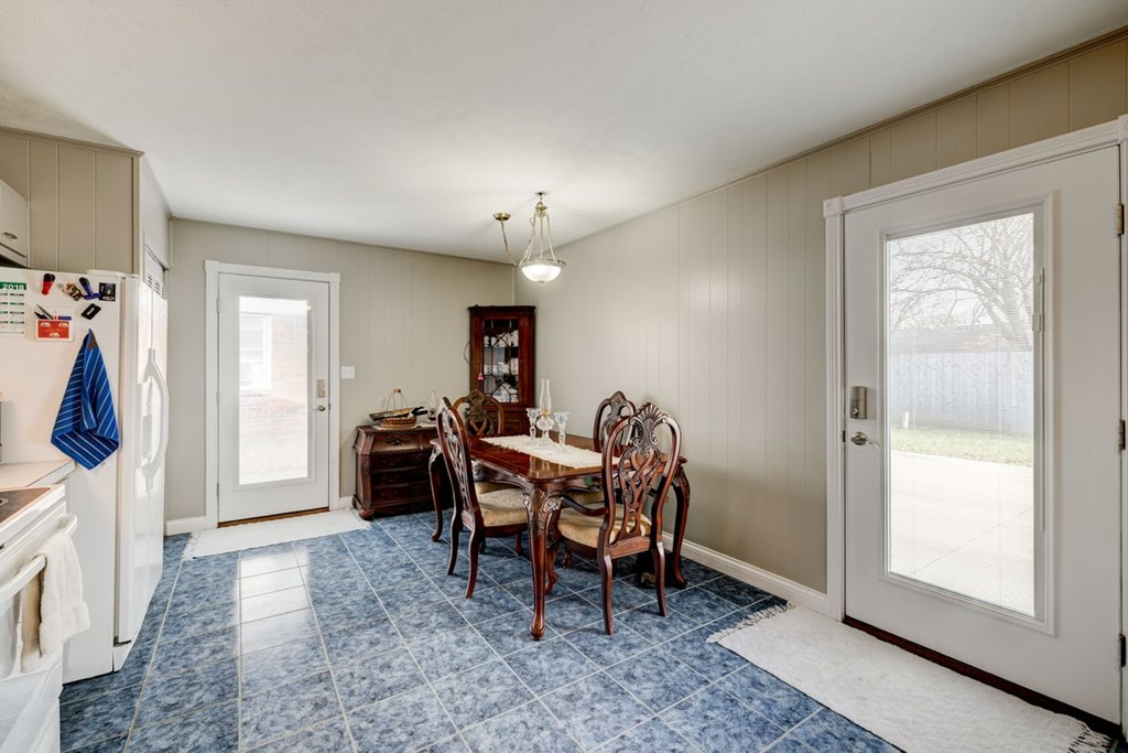 1327 Gardendale, Owensboro, Kentucky 42301, 3 Bedrooms Bedrooms, ,1 BathroomBathrooms,Single Family Residence,For Sale,Gardendale,86035