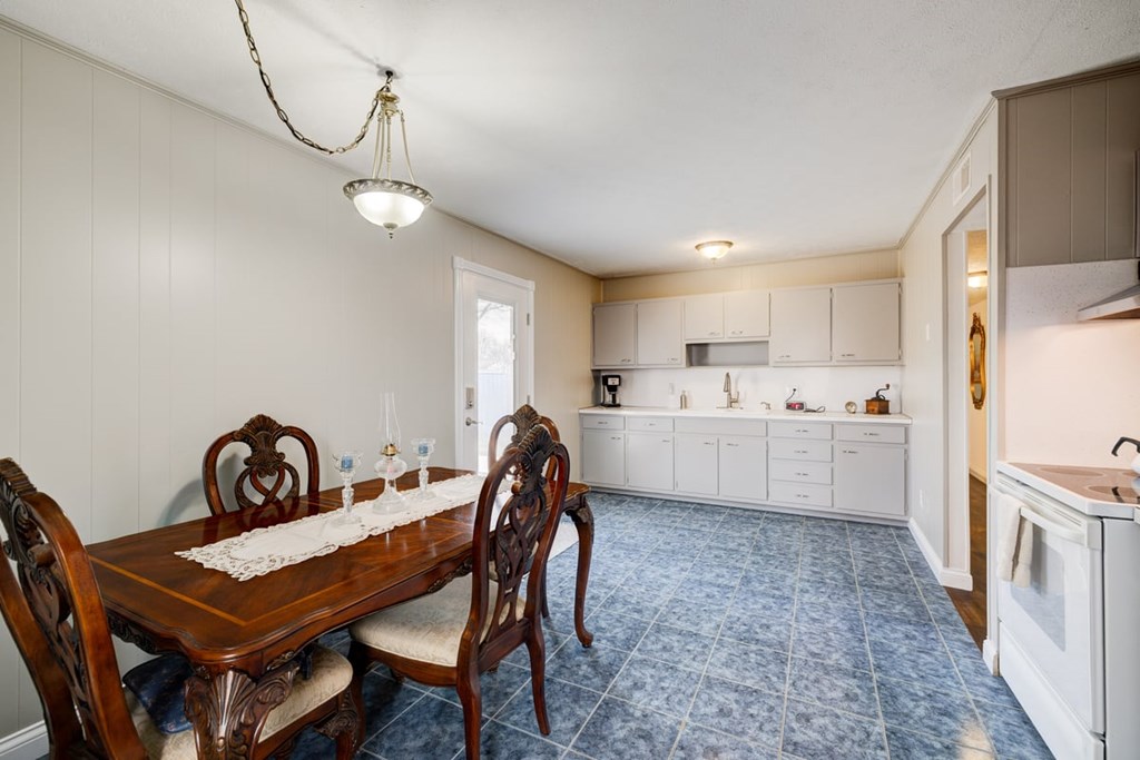 1327 Gardendale, Owensboro, Kentucky 42301, 3 Bedrooms Bedrooms, ,1 BathroomBathrooms,Single Family Residence,For Sale,Gardendale,86035