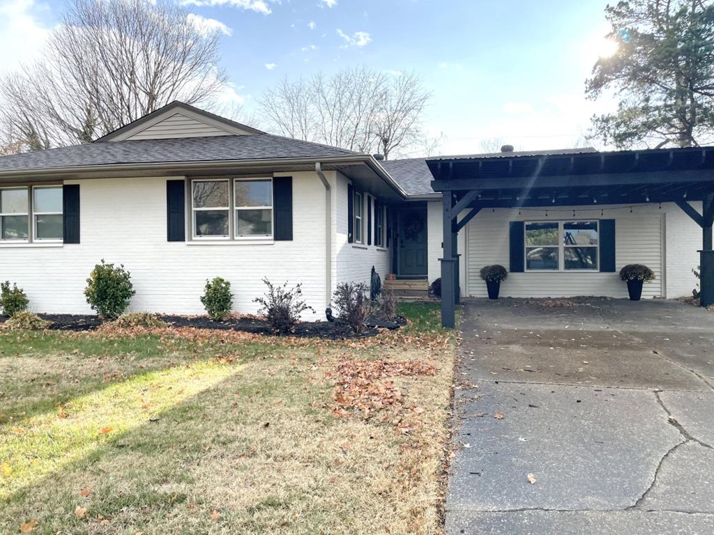 808 Parkway Drive South, Owensboro, Kentucky 42303, 3 Bedrooms Bedrooms, ,2 BathroomsBathrooms,Single Family Residence,For Sale,Parkway Drive South,86075