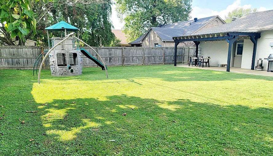 808 Parkway Drive South, Owensboro, Kentucky 42303, 3 Bedrooms Bedrooms, ,2 BathroomsBathrooms,Single Family Residence,For Sale,Parkway Drive South,86075