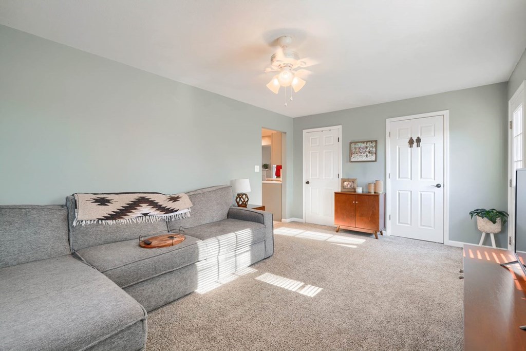 726 Hill Avenue, Owensboro, Kentucky 42301, 3 Bedrooms Bedrooms, ,1 BathroomBathrooms,Single Family Residence,For Sale,Hill Avenue,86096