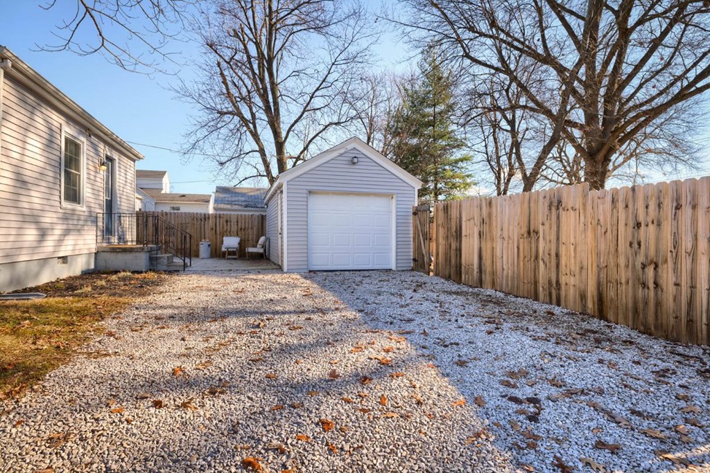 726 Hill Avenue, Owensboro, Kentucky 42301, 3 Bedrooms Bedrooms, ,1 BathroomBathrooms,Single Family Residence,For Sale,Hill Avenue,86096