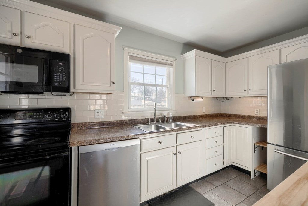1818 Westview Drive, Owensboro, Kentucky 42301, 4 Bedrooms Bedrooms, ,2 BathroomsBathrooms,Single Family Residence,For Sale,Westview Drive,86098