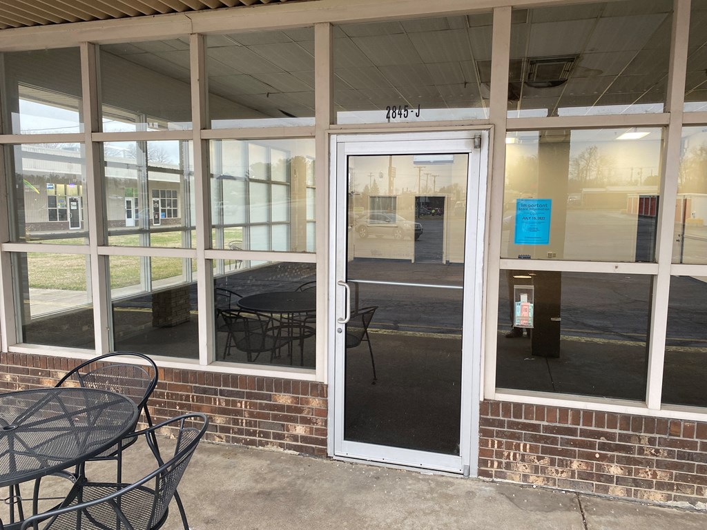 2845 W. Parrish Avenue, Owensboro, Kentucky 42301, ,Retail,For Sale,W. Parrish Avenue,86131